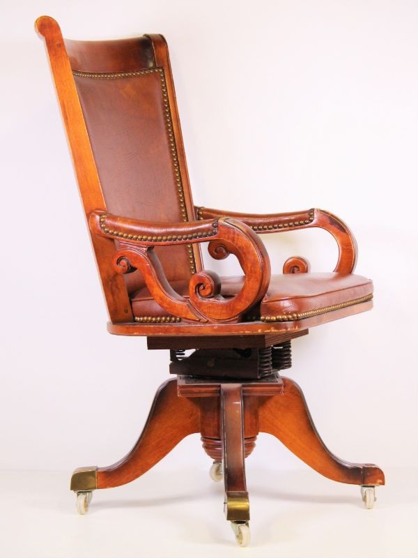 Mooie antieke stoel - leder